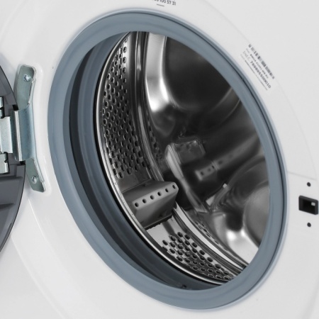 5. Стиральная машина INDESIT BWUA 41051 WB RU